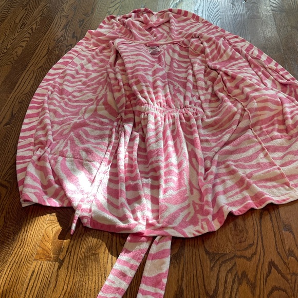 Thro short hooded robe 💖 - Picture 2 of 6